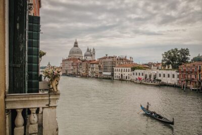 Venice: Gondola Ride and a Gala Dinner in a Venetian Palace - Where the evening starts: Museo Dell’Accademia to gondola boarding