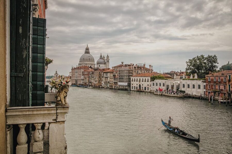 Venice: Gondola Ride and a Gala Dinner in a Venetian Palace - Where the evening starts: Museo Dell’Accademia to gondola boarding