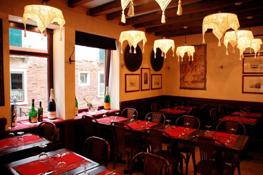 Venice: Gondola Ride and Dinner Experience - Key Things to Know Before You Go