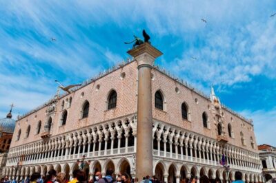 Venice: Gondola Ride and Skip the Line Doge's Palace Tour - 30 minutes on a shared gondola: what you’re really buying