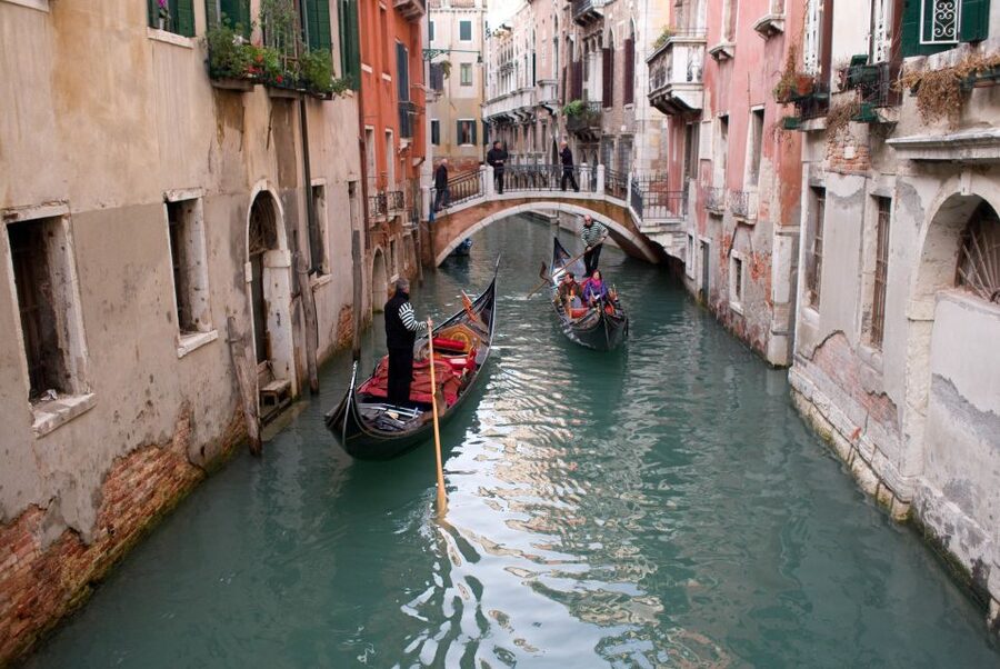 Venice: Gondola Ride and St. Mark's Basilica Tour - The smart order: St. Mark’s first, then Venice from the water
