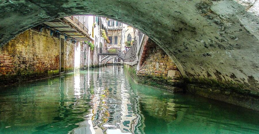 Venice: Gondola Ride and St. Mark's Basilica Tour - What your licensed guide will do for you inside St. Mark’s