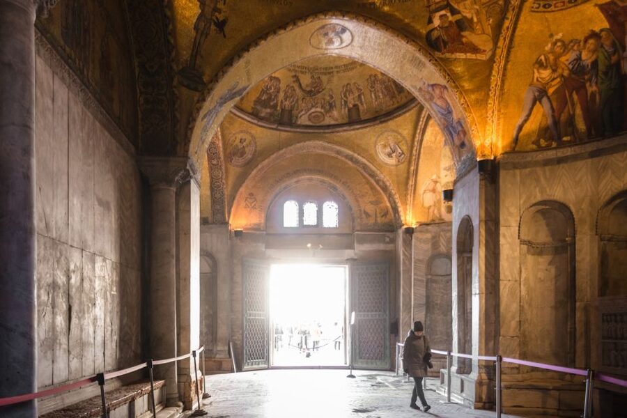Venice: Gondola Ride & Guided Tour of St. Mark's Basilica - St. Mark’s Basilica: skip-the-line entry and gold mosaic storytelling