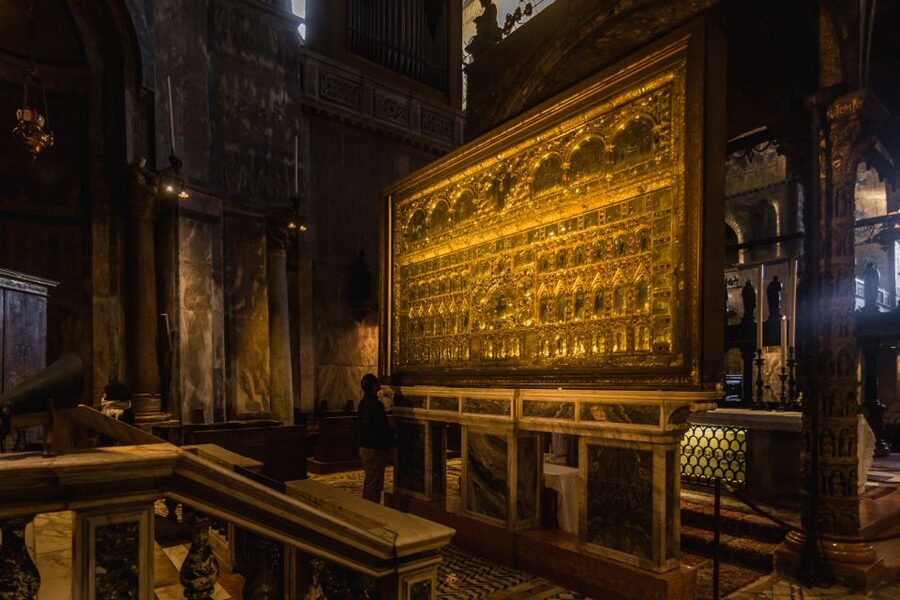 Venice: Gondola Ride & Guided Tour of St. Mark's Basilica - Who this tour suits best