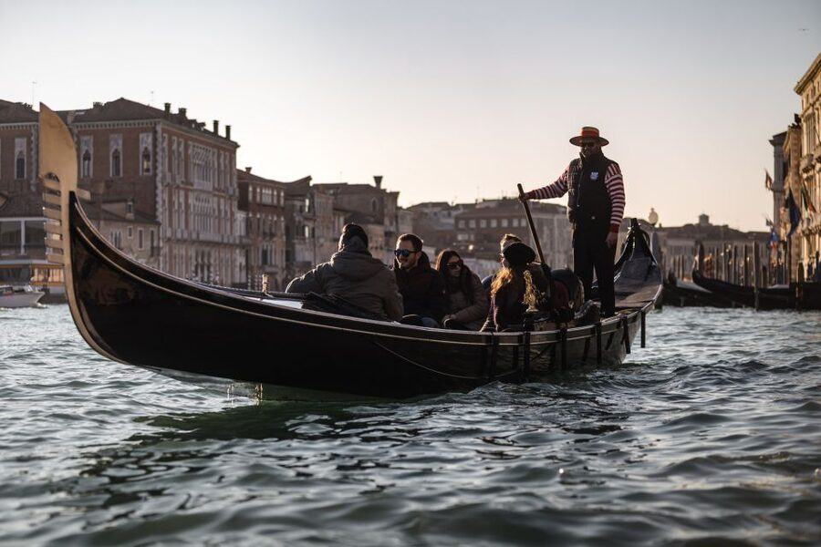 Venice: Gondola Ride & Guided Tour of St. Mark's Basilica - Saint Mark Treasury: relics and precious items you can actually see