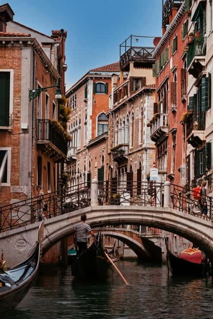 Venice: Gondola Ride under the Bridge of Sighs and Premium Audio Guide - Price and Value at $71: When This Feels Like a Good Deal