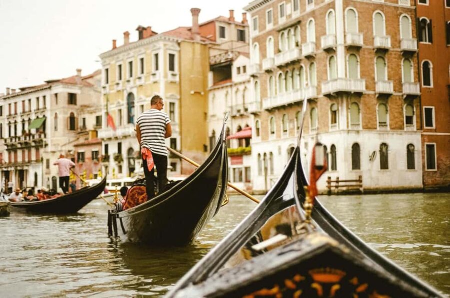 Venice: Gondola Ride under the Bridge of Sighs with Audio Guide App - Starting at San Zaccaria: the walk that sets the ride up
