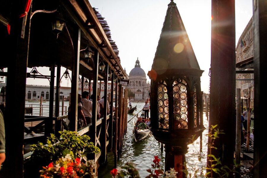 Venice: Gondola Ride with Live Guide or Audio Guide - Key Things You’ll Notice Right Away