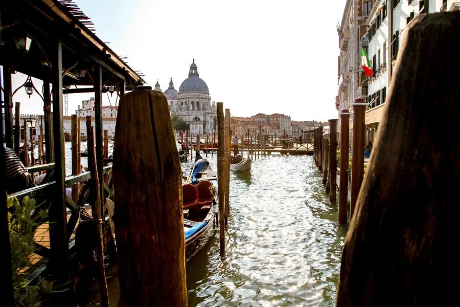Venice: Gondola Ride with Live Guide or Audio Guide - Choose Your Listening Mode: Live Guide vs App Audioguide