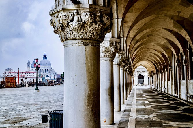 Venice Gondola ride with Skip the Line Doge's Palace tour - Meeting Points, Check-In, and Rain-Ready Reality