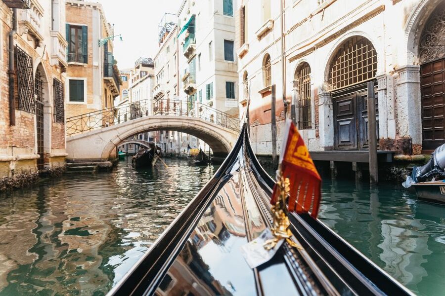 Venice: Grand Canal Gondola Ride with App Commentary - Your app commentary at water level: don’t wait for the gondolier