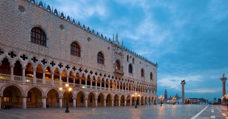 Venice: Highlights with Local Private Walking Tour & Gondola - St Mark Basilica stop: why it anchors the whole experience