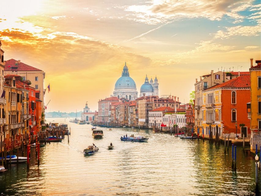 Venice: Highlights with Local Private Walking Tour & Gondola - English guide + private format: when storytelling matters