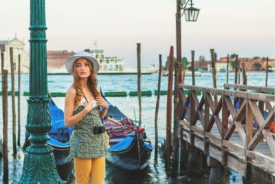 Venice Highlights with Local: Private Walking Tour & Gondola Ride - Campo San Luca: the meeting point that controls your whole day