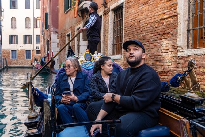 Venice in A Day: St Mark's Basilica, Doge's Palace & Gondola Ride - Pace, Group Size, and Audio: What to Expect While Walking