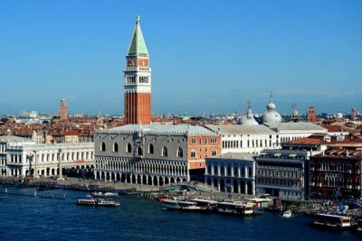 Venice LUXURY Private Day Tour with Gondola ride - from Rome - Luxury transport in practice: pickup, chauffeur, and private pacing