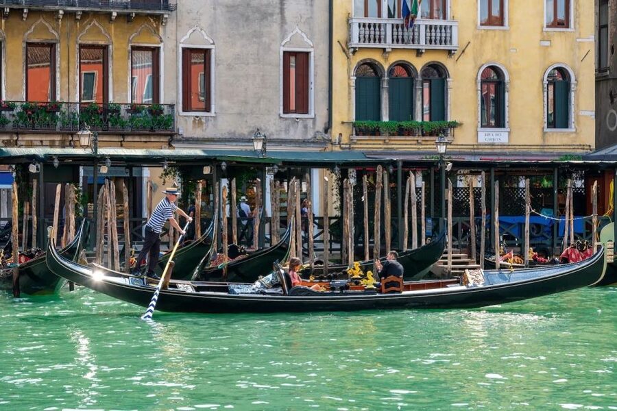Venice: Off the Beaten Path Private Gondola Ride - Choosing the Right Tour Length: 30 Minutes to Full Famous Sights