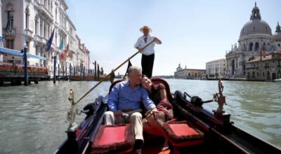 Venice: Off the Beaten Path Private Gondola Ride - San Paolo District and Palazzo Zenobio: Quiet Venice by Design
