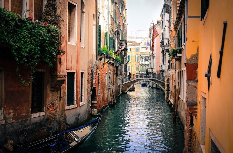 Venice: Off the Beaten Path Private Gondola Ride - Rialto Bridge and the Market Area: Where Venice Feels Like Work