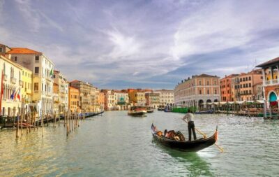 Venice: Private Gondola Cruise for up to 5 Passengers - From Campo San Luca Onto a Traditional Gondola