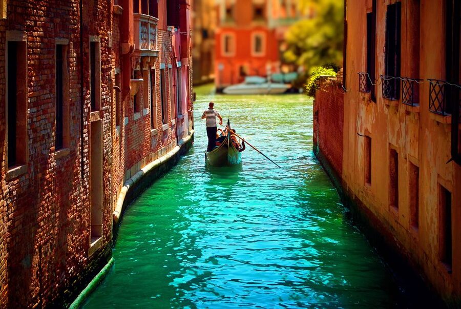 Venice: Private Gondola Cruise for up to 5 Passengers - Day or Night: Monuments Look Different From Gondola Level