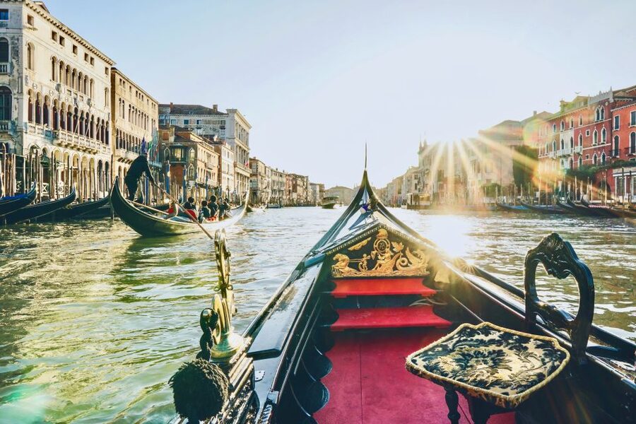 Venice: Private Gondola Ride - Best Time to Ride: Sunset Can Help (and so can cooler weather)