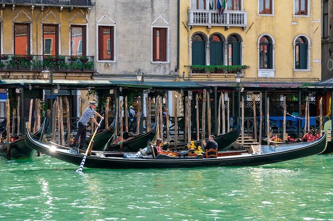 Venice Private Gondola Ride: Explore Hidden Canals and Sights - The meeting point: where you’ll save time and avoid stress