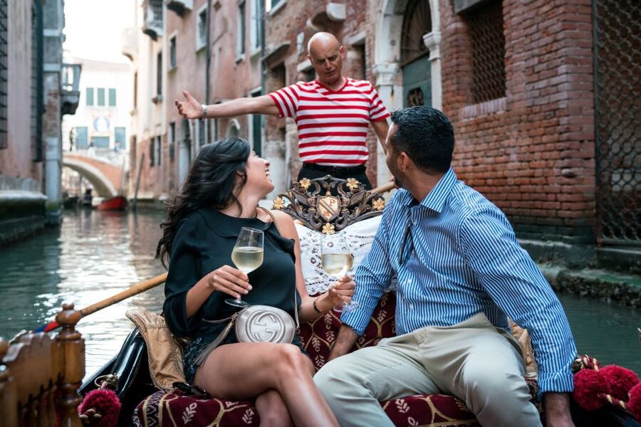 Venice: Private Gondola Ride with Photo Shoot - How the photographer makes Venice look effortless