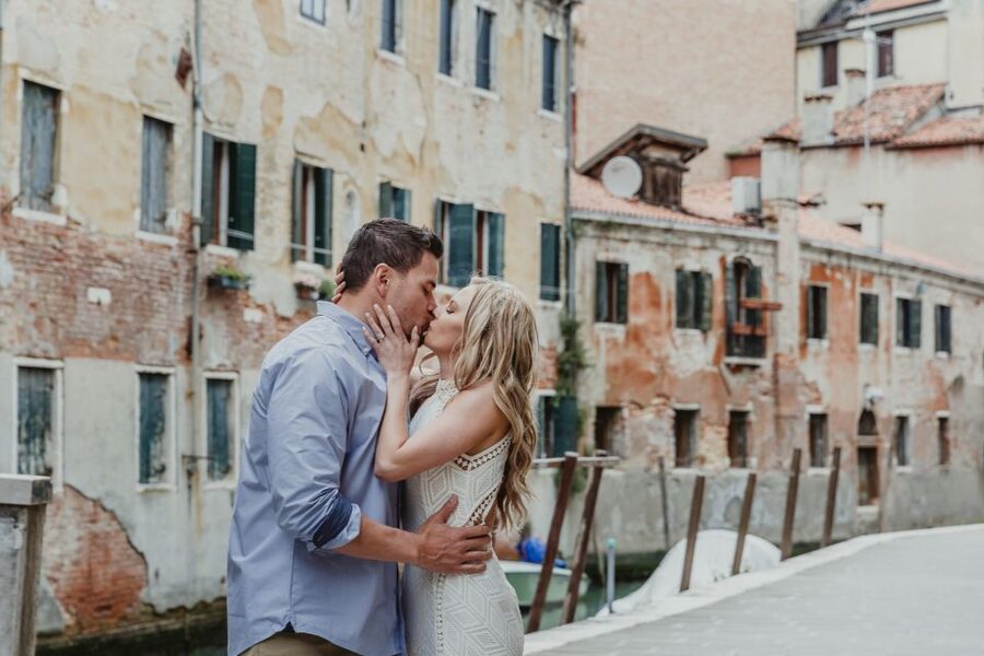 Venice: Private Gondola Ride with Photo Shoot - The role of the guide (and why it helps)