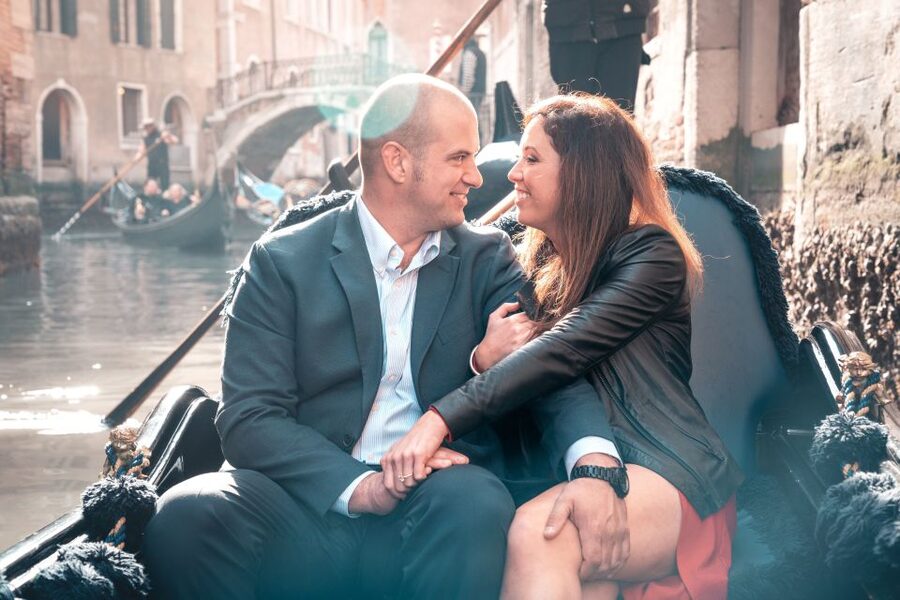 Venice: Private Gondola Ride with Photo Shoot - Timing and what the 2-hour duration includes
