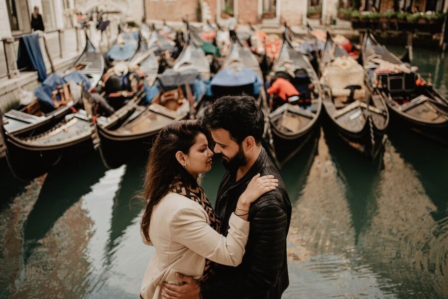 Venice: Private Gondola Ride with Professional Photographer - Key Things You’ll Notice Right Away
