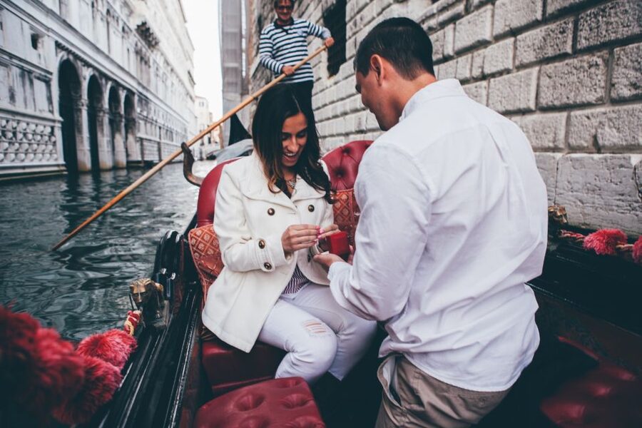 Venice: Private Gondola Ride with Professional Photographer - The On-Land Photo Stop: 30 Minutes at a Second Landmark