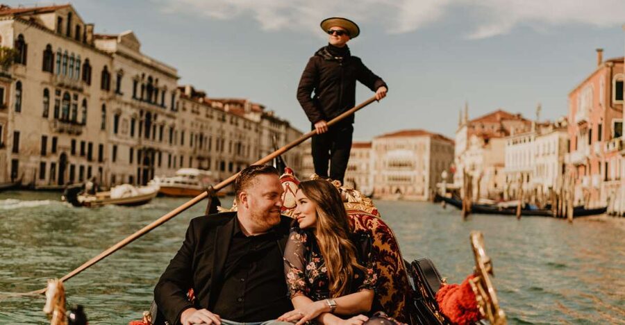 Venice: Private Gondola Ride with Professional Photographer - Photo Style You’ll Actually Be Happy With