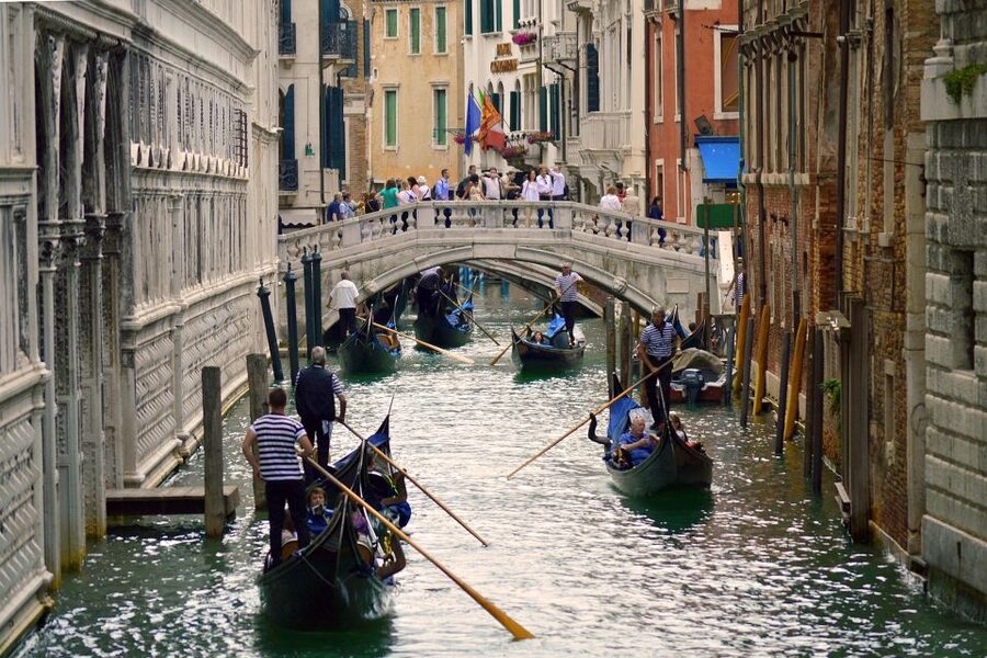 Venice: Private Gondola Tour - Passing Under Historic Bridges (and Why That Matters)