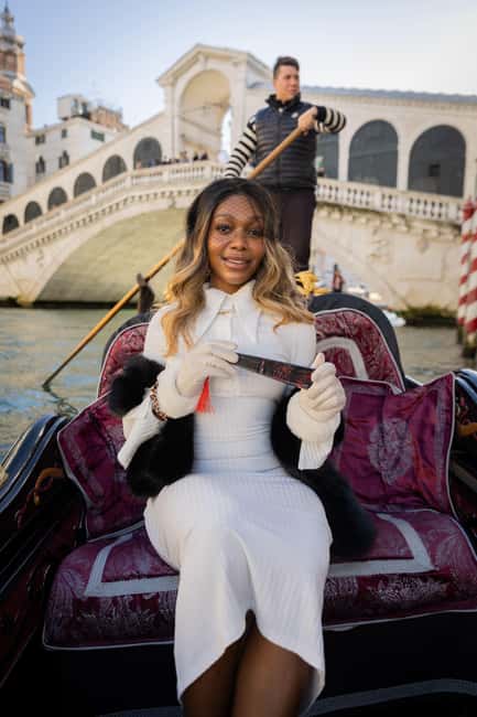 Venice: Private Photoshoot In Gondola - Gondola Ride Decision: The €90 Add-On Reality