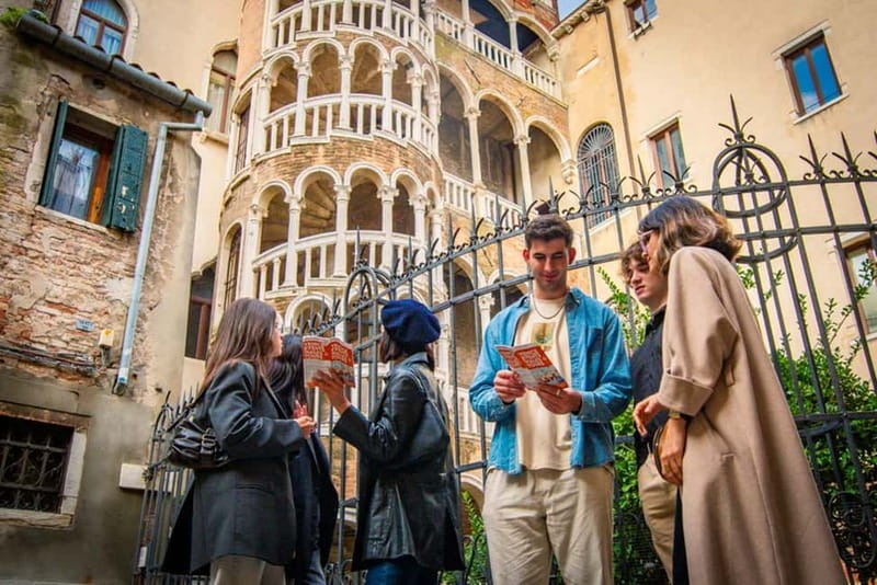 Venice: Private Walking Tour with Optional Gondola Ride - Palazzo Contarini del Bovolo: Finding the Snail Staircase