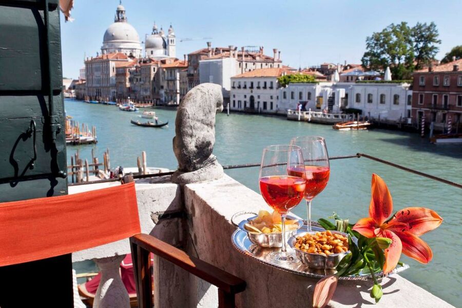 Venice: Romantic Palace Dinner and Private Gondola Ride - Key highlights to know before you go