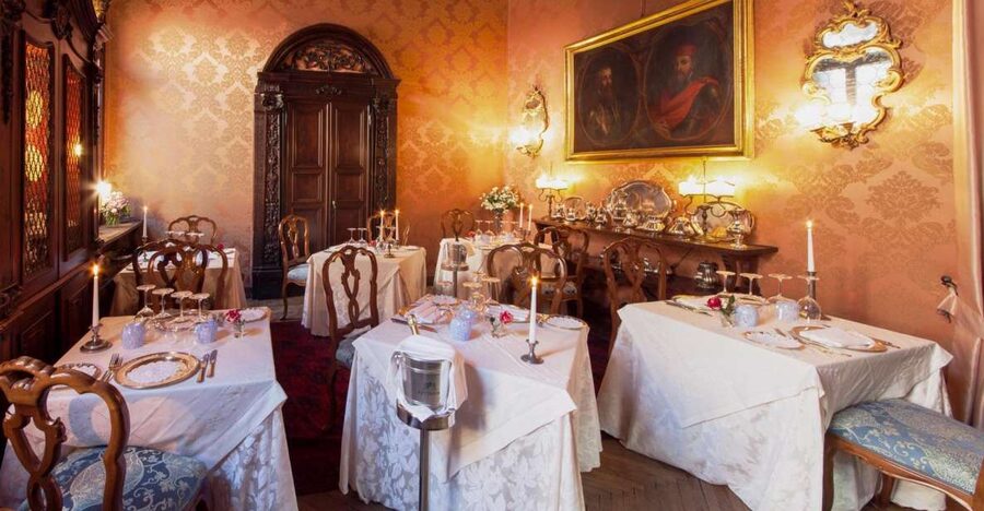 Venice: Romantic Palace Dinner and Private Gondola Ride - The 20-minute gondola ride: quieter canals, classic views