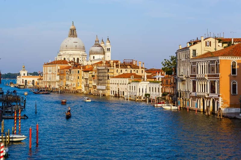 Venice: Romantic Shared Gondola Serenade on the Grand Canal - Shared Gondola Serenade: the Venice value move