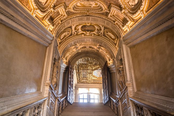 Venice's Best: Basilica, Doge's Palace, Gondola & History Gallery - Shared gondola through Canal Grande with Venice Goes App