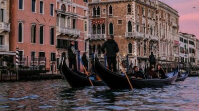 Venice: Shared Gondola Ride at Sunset - Meeting point at TU.RI.VE.: find it fast, then relax