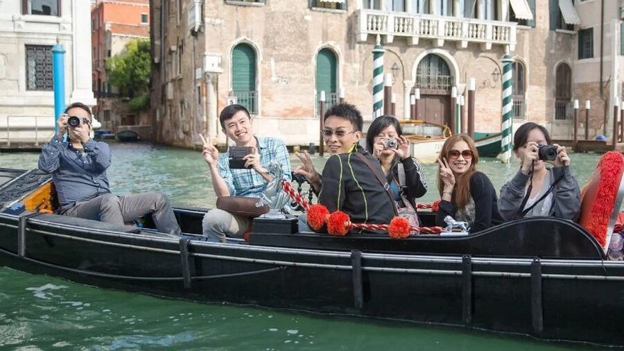 Venice: Shared Gondola Ride at Sunset - Shared gondola logistics: small group, shared seats, and time on the clock