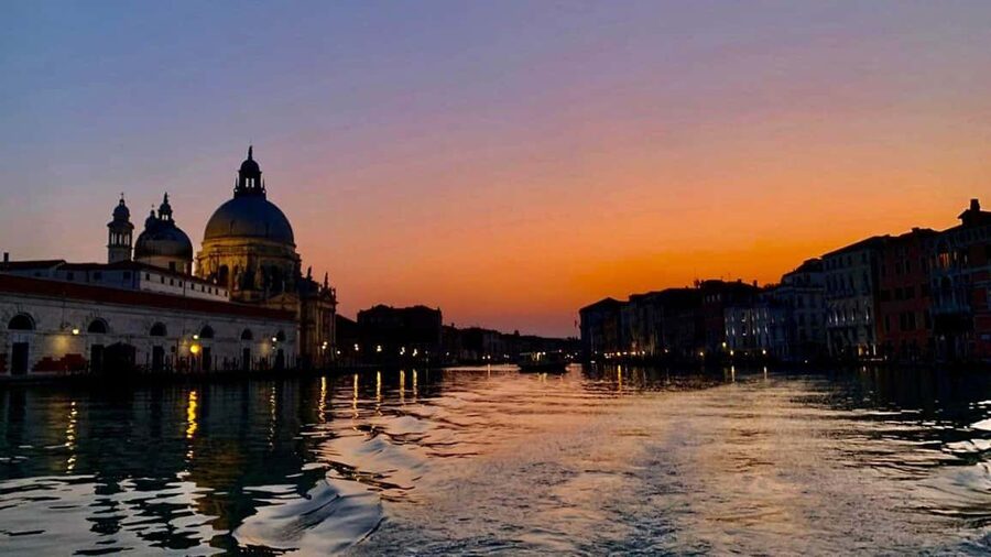 Venice: Shared Gondola Ride at Sunset - Weather, floods, and route changes: how to stay in control