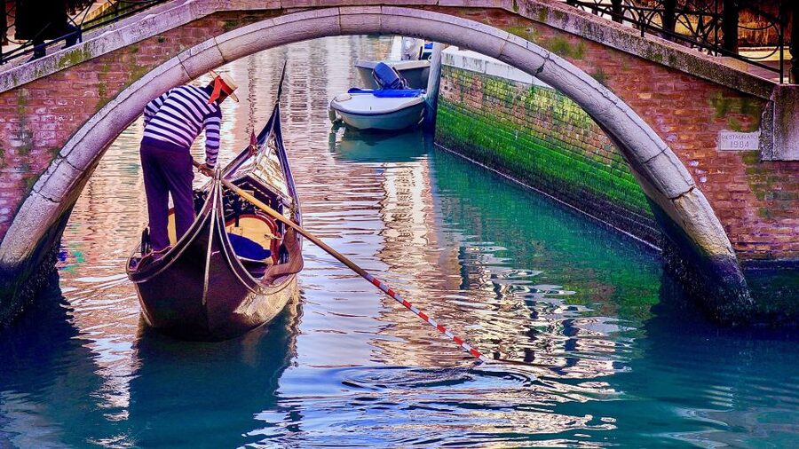 Venice: Shared Gondola Ride through the Lagoon City - The route through Venice: what each stop feels like