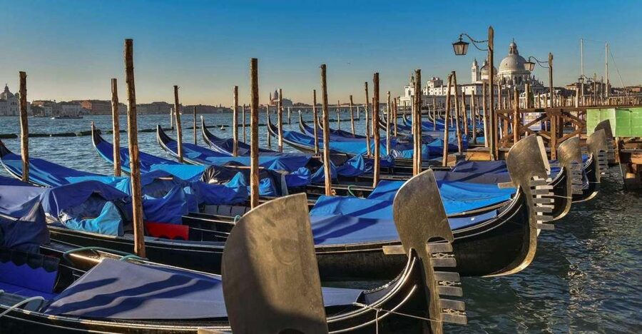 Venice: Shared Gondola Tour - The Start of the Ride: Getting Comfortable Fast