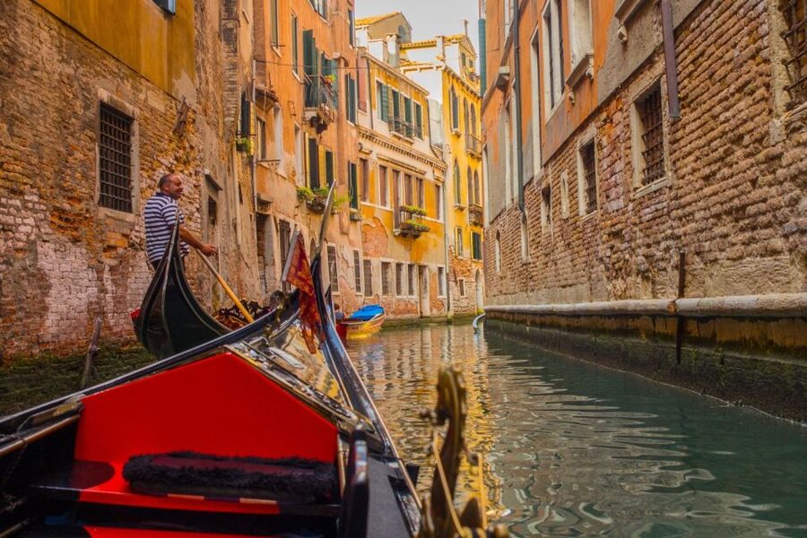 Venice: Shared Gondola Tour - Cutting Off the Usual Trail: Smaller Canals and Historic Bridges