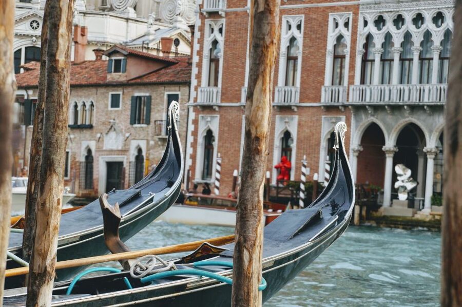 Venice: Shared Gondola Tour - The Gondolier Factor: Interaction Can Vary