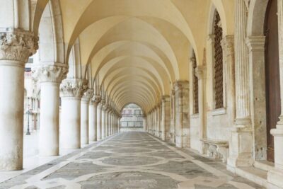 Venice: St. Mark's Basilica, Doge's Palace & Gondola Ride - Starting on the Rialto side: the walk, the bridge views, and the food-culture context