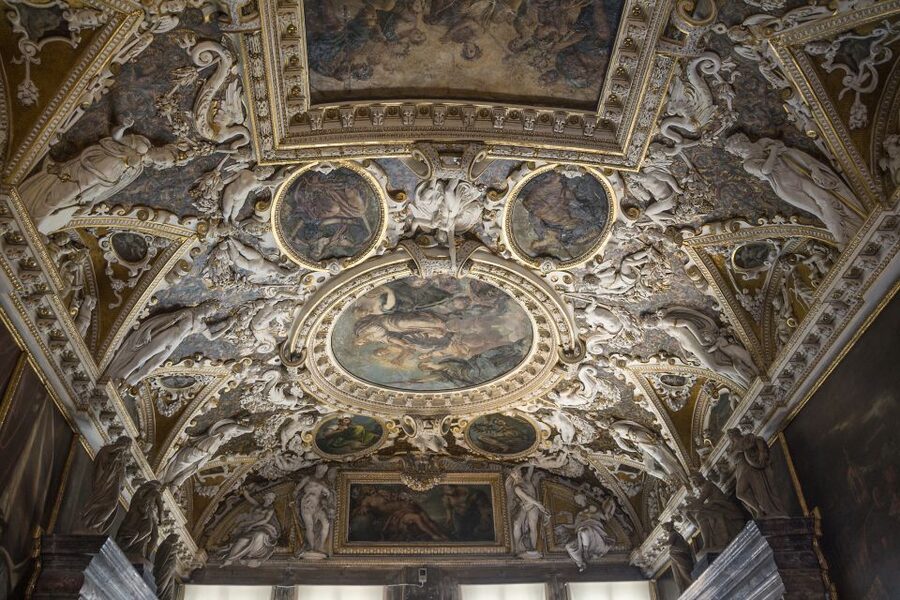 Venice: St. Mark's Basilica, Doge's Palace & Gondola Ride - Who should choose this tour, and who should look for another plan