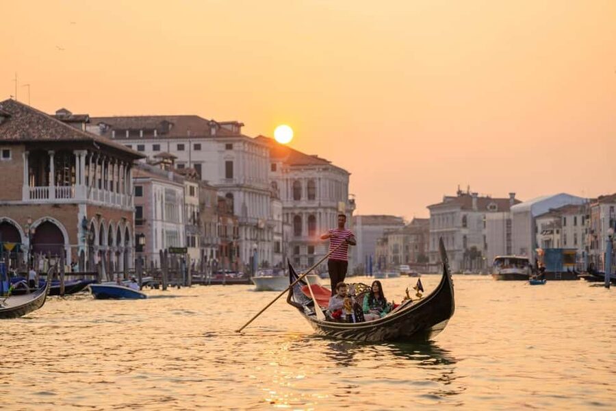 Venice: St. Mark's, Doge's Palace, Rialto, and Gondola Tour - Key highlights to notice before you go